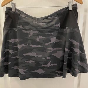 Athleta camo tennis skirt size L.